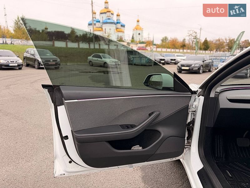 Седан Tesla Model 3 2025 в Кривом Роге