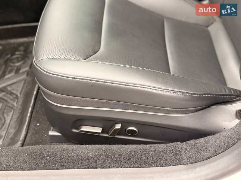 Седан Tesla Model 3 2025 в Кривому Розі фото 46 Седан Tesla Model 3 2025 в Кривому Розі