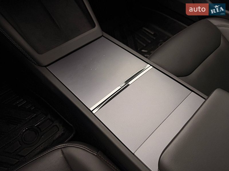 Седан Tesla Model 3 2025 в Кривом Роге
