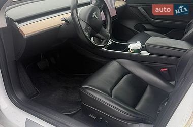 Седан Tesla Model 3 2018 в Львове