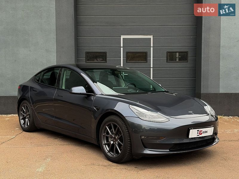 Седан Tesla Model 3 2021 в Києві