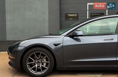 Седан Tesla Model 3 2021 в Києві