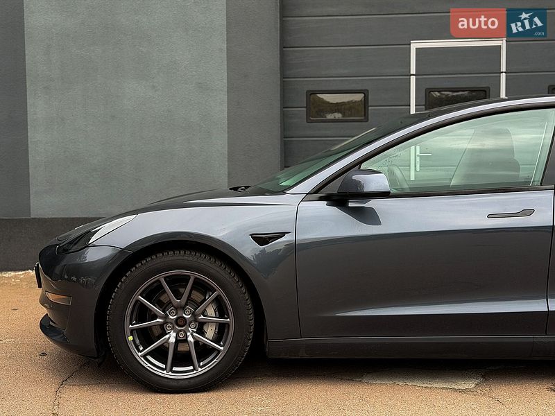 Седан Tesla Model 3 2021 в Києві
