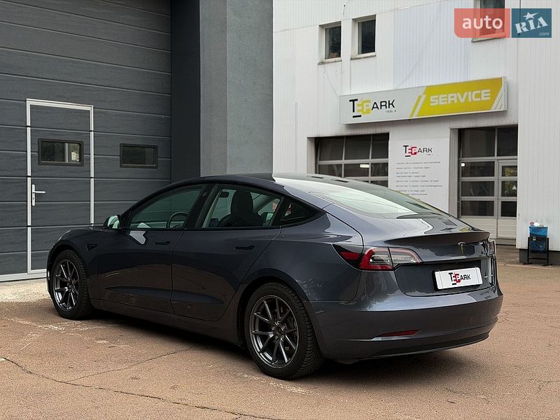 Седан Tesla Model 3 2021 в Києві