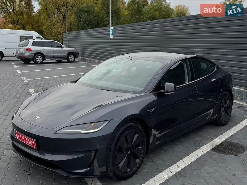 Tesla Model 3 2024