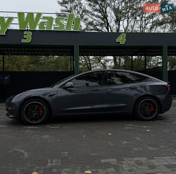 Седан Tesla Model 3 2021 в Запоріжжі