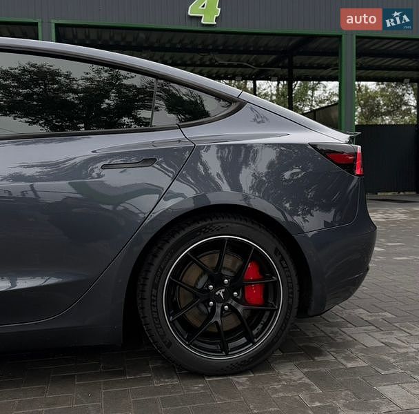 Седан Tesla Model 3 2021 в Запоріжжі