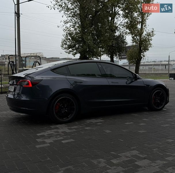 Седан Tesla Model 3 2021 в Запоріжжі