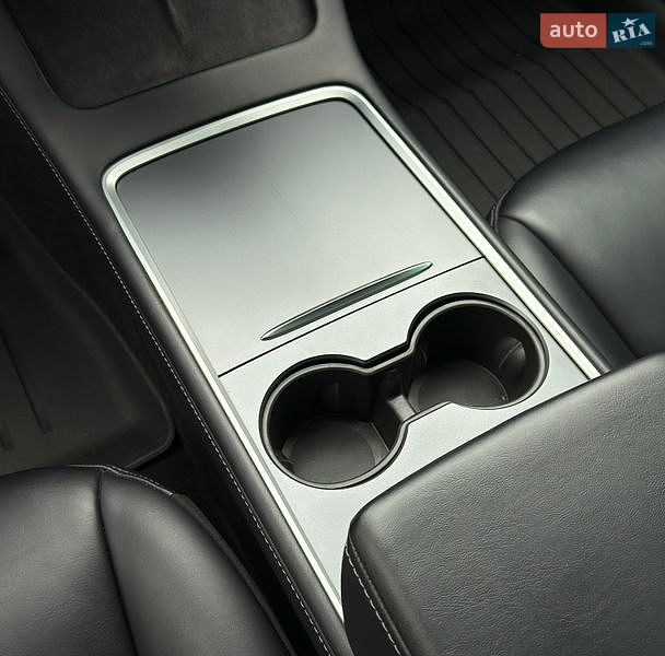 Седан Tesla Model 3 2021 в Запоріжжі