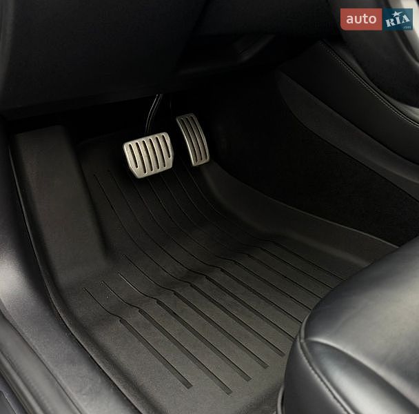 Седан Tesla Model 3 2021 в Запоріжжі