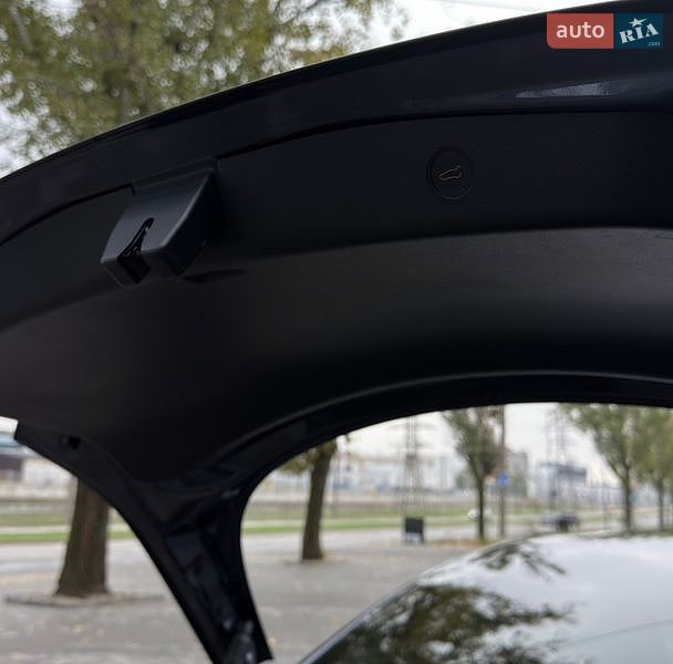 Седан Tesla Model 3 2021 в Запоріжжі