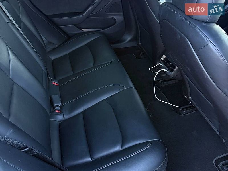Седан Tesla Model 3 2019 в Львові