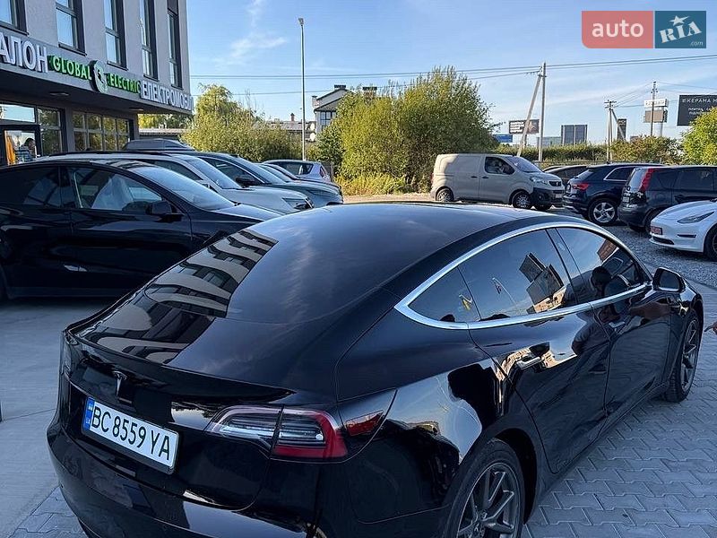 Седан Tesla Model 3 2019 в Львові
