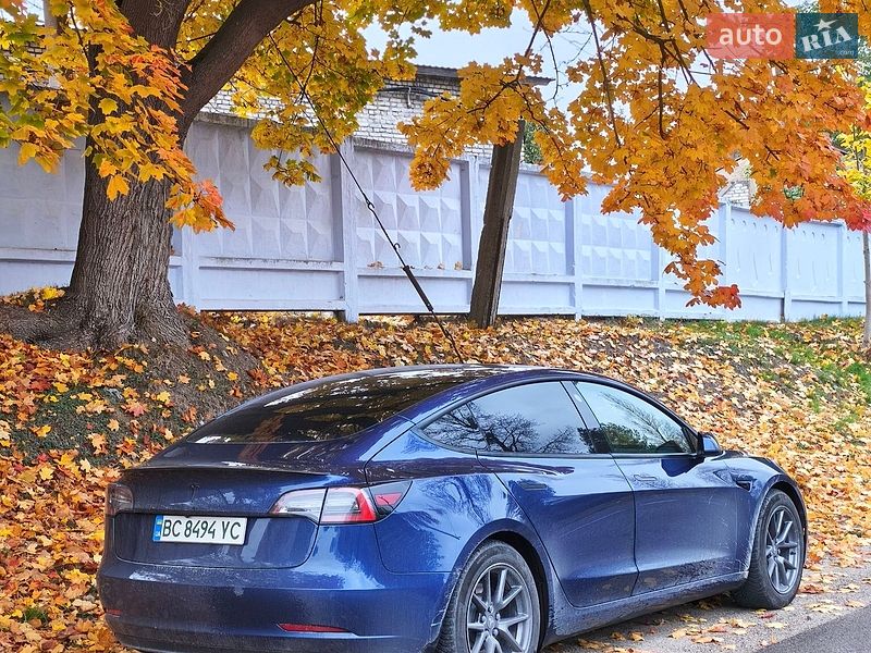 Седан Tesla Model 3 2021 в Львове