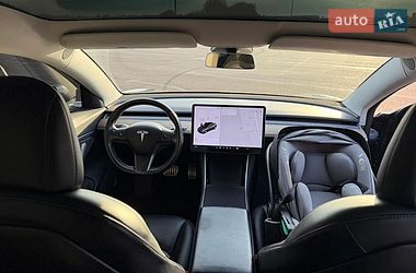 Седан Tesla Model 3 2018 в Ровно