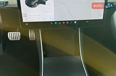 Седан Tesla Model 3 2018 в Ровно