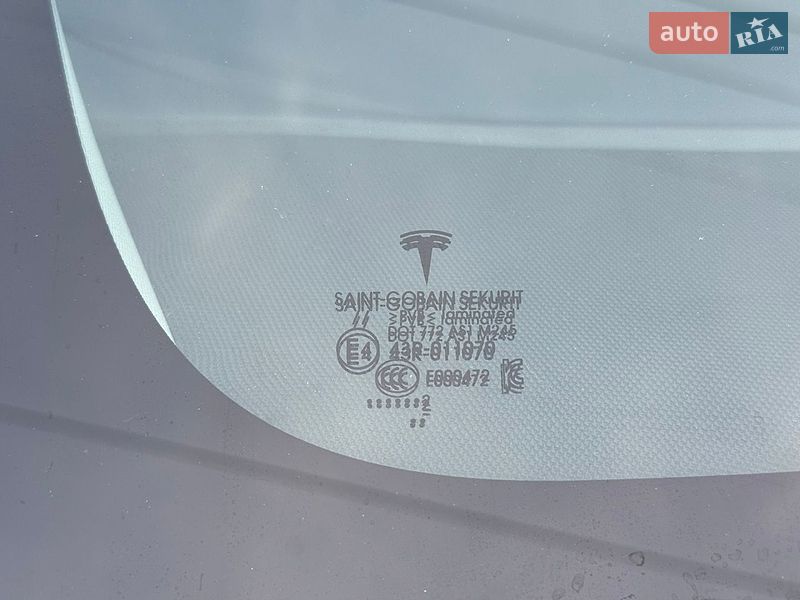 Седан Tesla Model 3 2018 в Ровно
