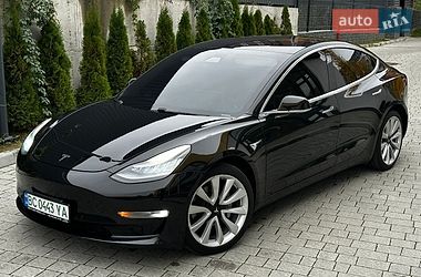 Седан Tesla Model 3 2018 в Львові