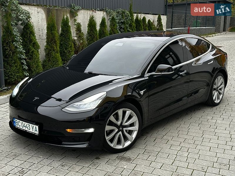 Седан Tesla Model 3 2018 в Львове