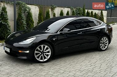 Седан Tesla Model 3 2018 в Львове