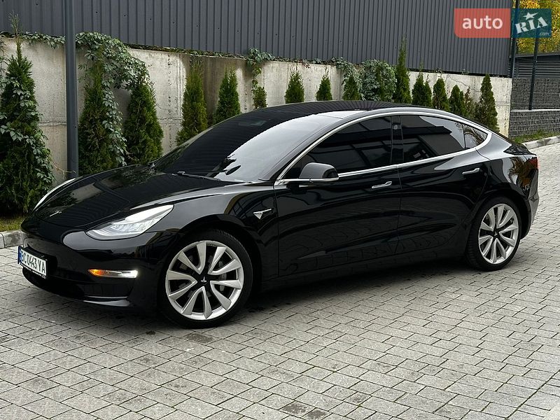 Седан Tesla Model 3 2018 в Львове