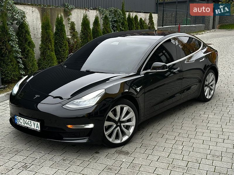 Седан Tesla Model 3 2018 в Львове