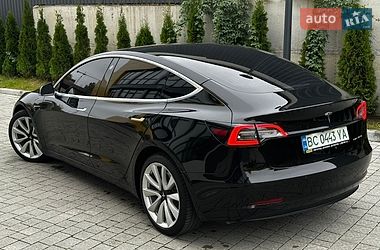 Седан Tesla Model 3 2018 в Львове