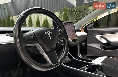 Седан Tesla Model 3 2018 в Львове