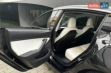 Седан Tesla Model 3 2018 в Львове