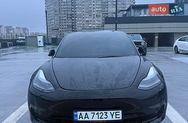 Седан Tesla Model 3 2022 в Киеве