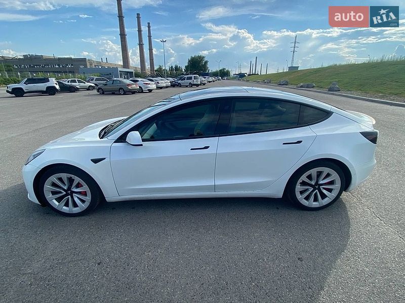 Седан Tesla Model 3 2021 в Дніпрі