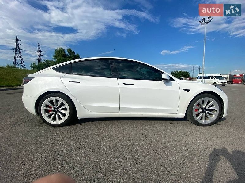 Седан Tesla Model 3 2021 в Дніпрі