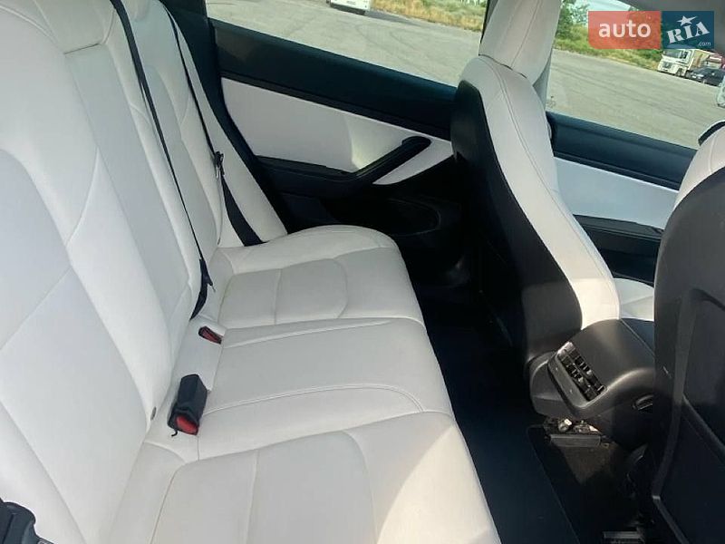 Седан Tesla Model 3 2021 в Дніпрі