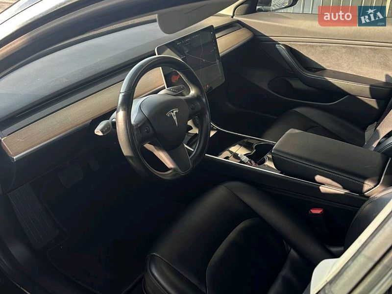 Седан Tesla Model 3 2018 в Львові