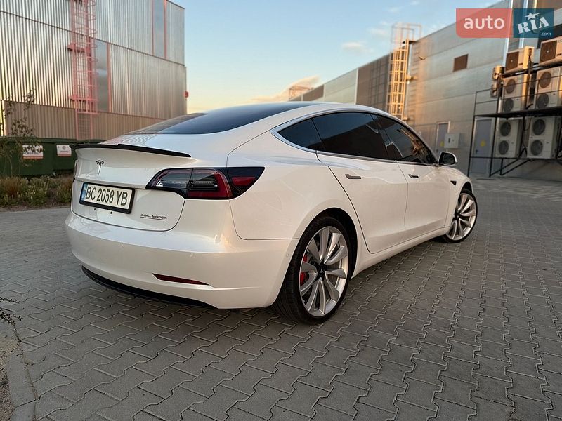 Седан Tesla Model 3 2018 в Львові