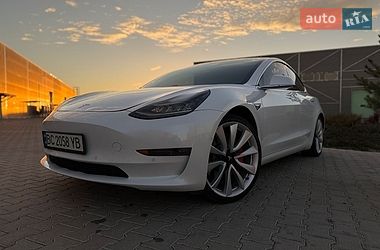 Седан Tesla Model 3 2018 в Львові