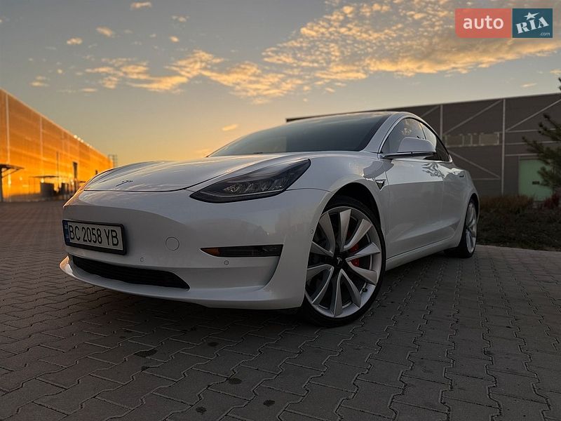 Седан Tesla Model 3 2018 в Львові