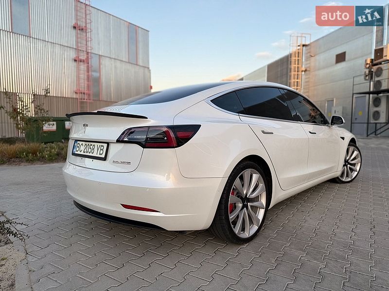 Седан Tesla Model 3 2018 в Львові