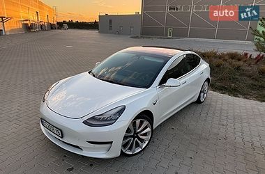 Седан Tesla Model 3 2018 в Львові