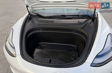 Седан Tesla Model 3 2018 в Львові