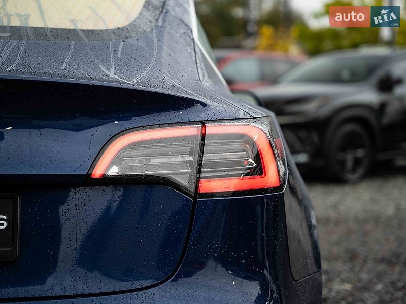 Седан Tesla Model 3 2018 в Черновцах