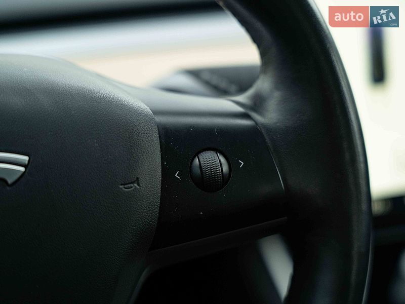 Седан Tesla Model 3 2018 в Черновцах