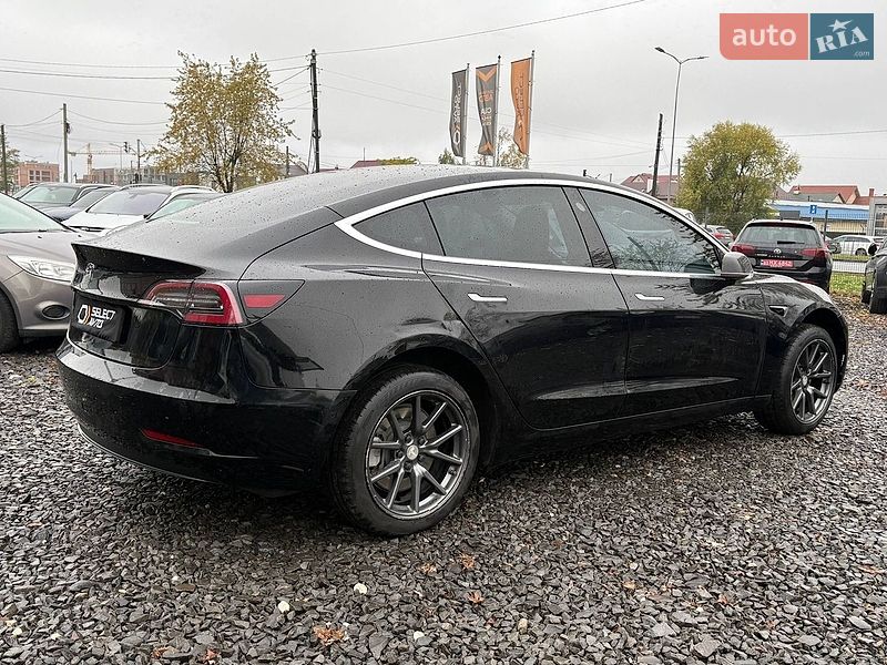 Седан Tesla Model 3 2019 в Мостиській