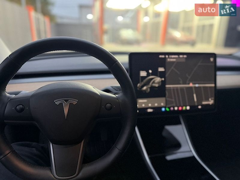 Седан Tesla Model 3 2020 в Києві