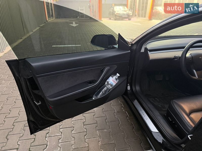 Седан Tesla Model 3 2020 в Києві
