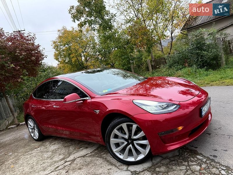 Седан Tesla Model 3 2019 в Трускавці