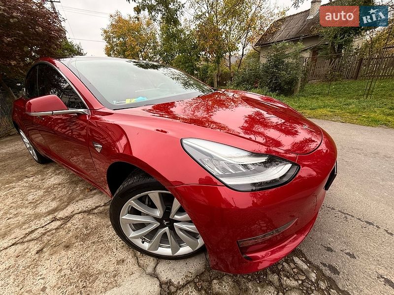 Седан Tesla Model 3 2019 в Трускавці