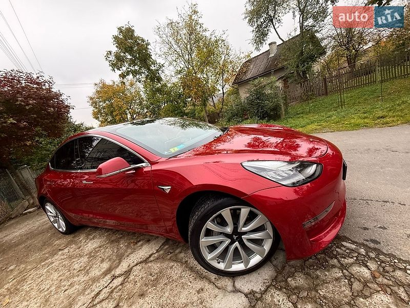 Седан Tesla Model 3 2019 в Трускавце