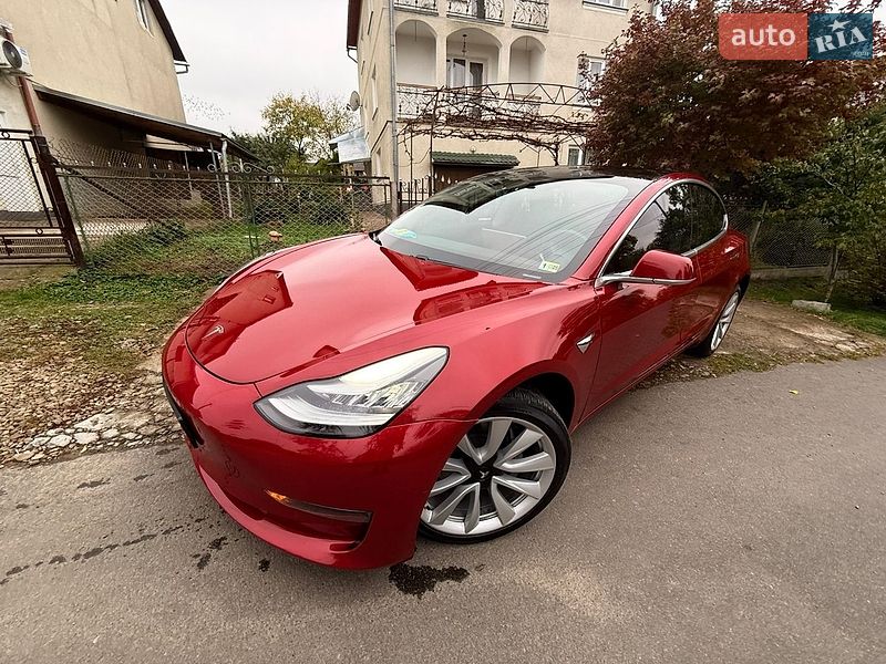 Седан Tesla Model 3 2019 в Трускавці