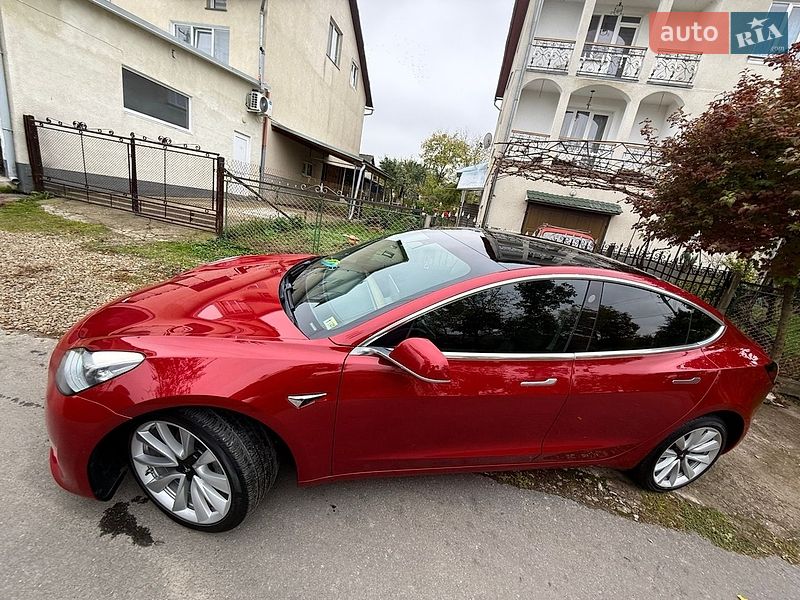Седан Tesla Model 3 2019 в Трускавці